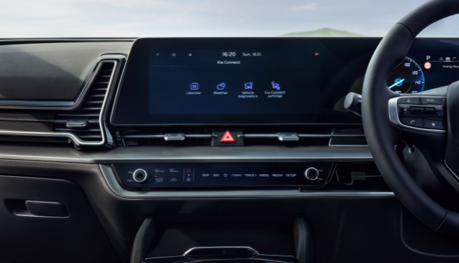 12.3" Touchscreen Navigation with Apple CarPlay™ & Android Auto™ https://www.clarksofkidderminster.co.uk/assets/media/2.png