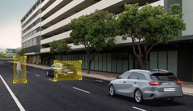 Forward Collision-Avoidance Assist (FCA) https://www.clarksofkidderminster.co.uk/assets/media/kia-ceed-sw-fca-960x720_aem_02.jpg