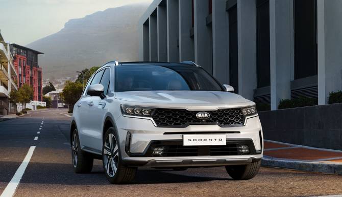 https://www.clarksofkidderminster.co.uk/assets/media/kia_sorento_hev_my21_rhd_3_4_front_static_960x720_02.jpg
