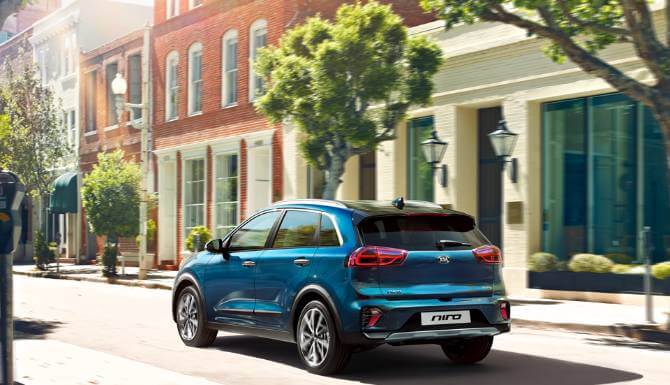 https://www.clarksofkidderminster.co.uk/assets/media/niro_rhd_rear_driving_960x720_01.jpg