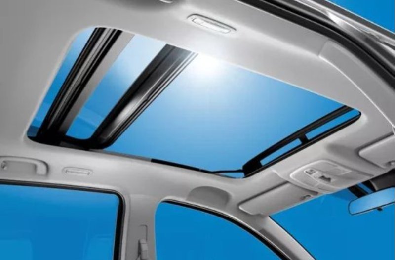 Panoramic Roof https://www.clarksofkidderminster.co.uk/assets/media/suzukiscrosspanoramicroof.jpeg